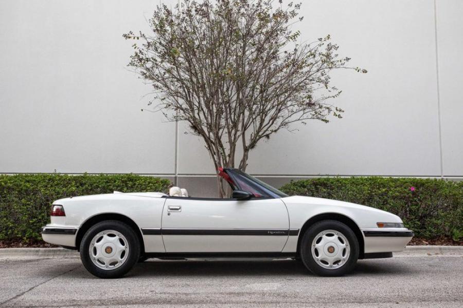  Buick Reatta Convertible Select 60 (4EC97) 1990 года  (фото 9 из 49)